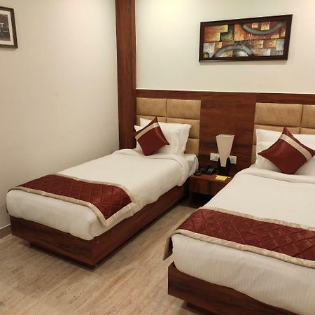 Red Crown Hotel Нью-Дели Экстерьер фото