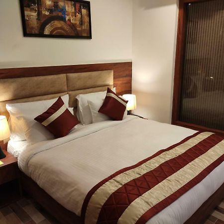 Red Crown Hotel Нью-Дели Экстерьер фото