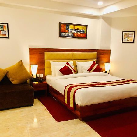 Red Crown Hotel Нью-Дели Экстерьер фото