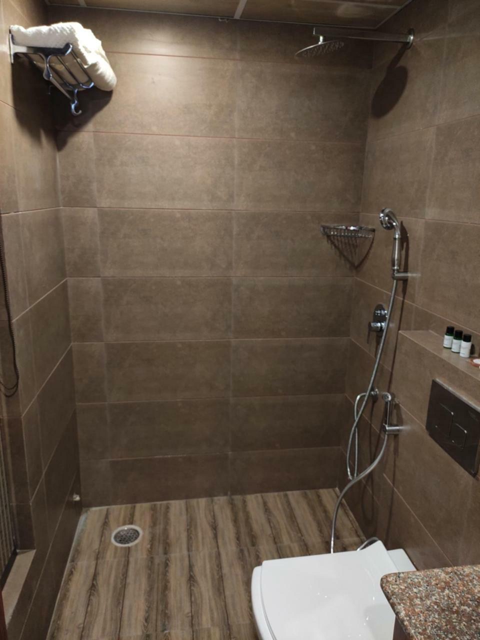 Red Crown Hotel Нью-Дели Экстерьер фото