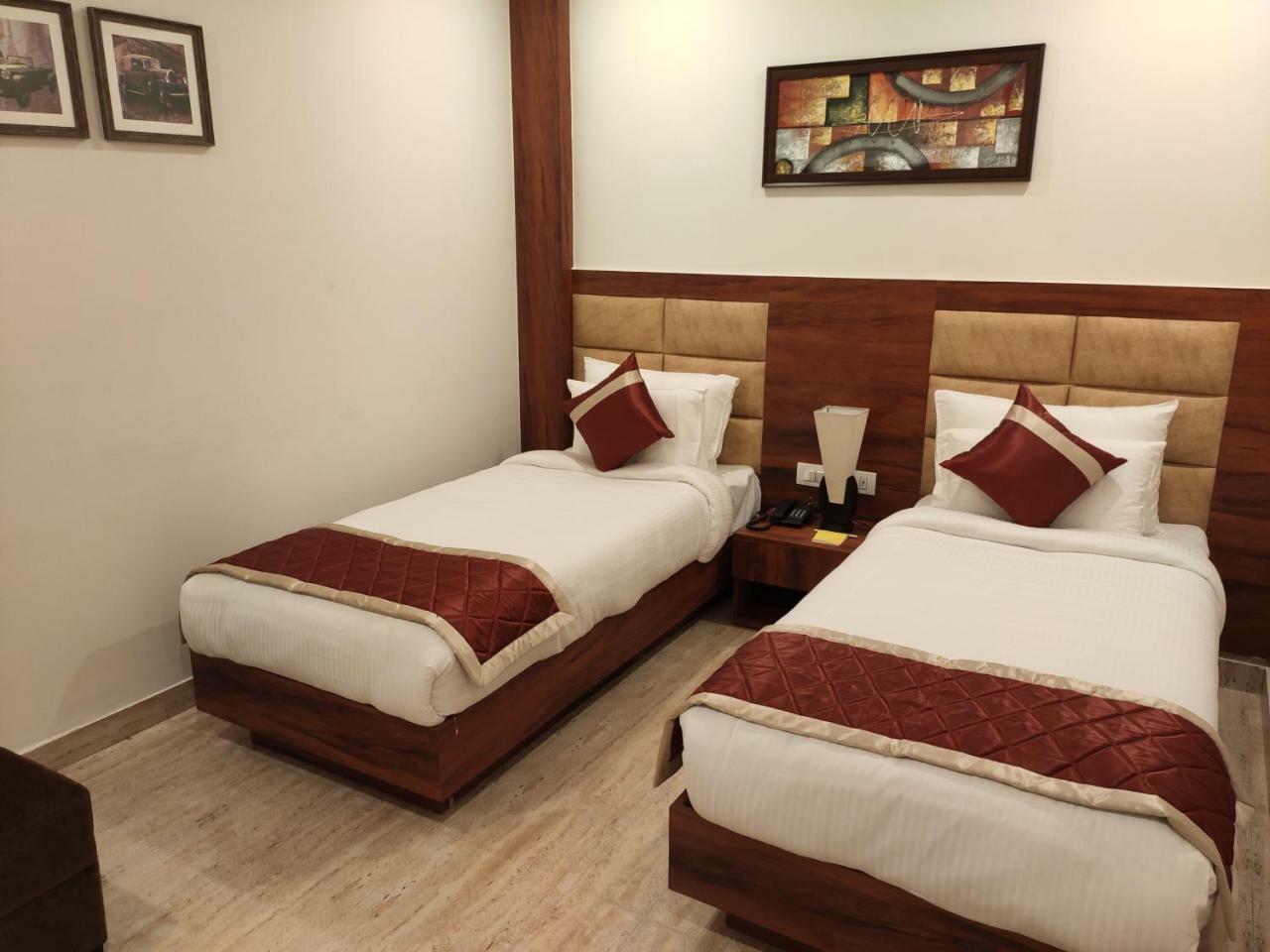 Red Crown Hotel Нью-Дели Экстерьер фото