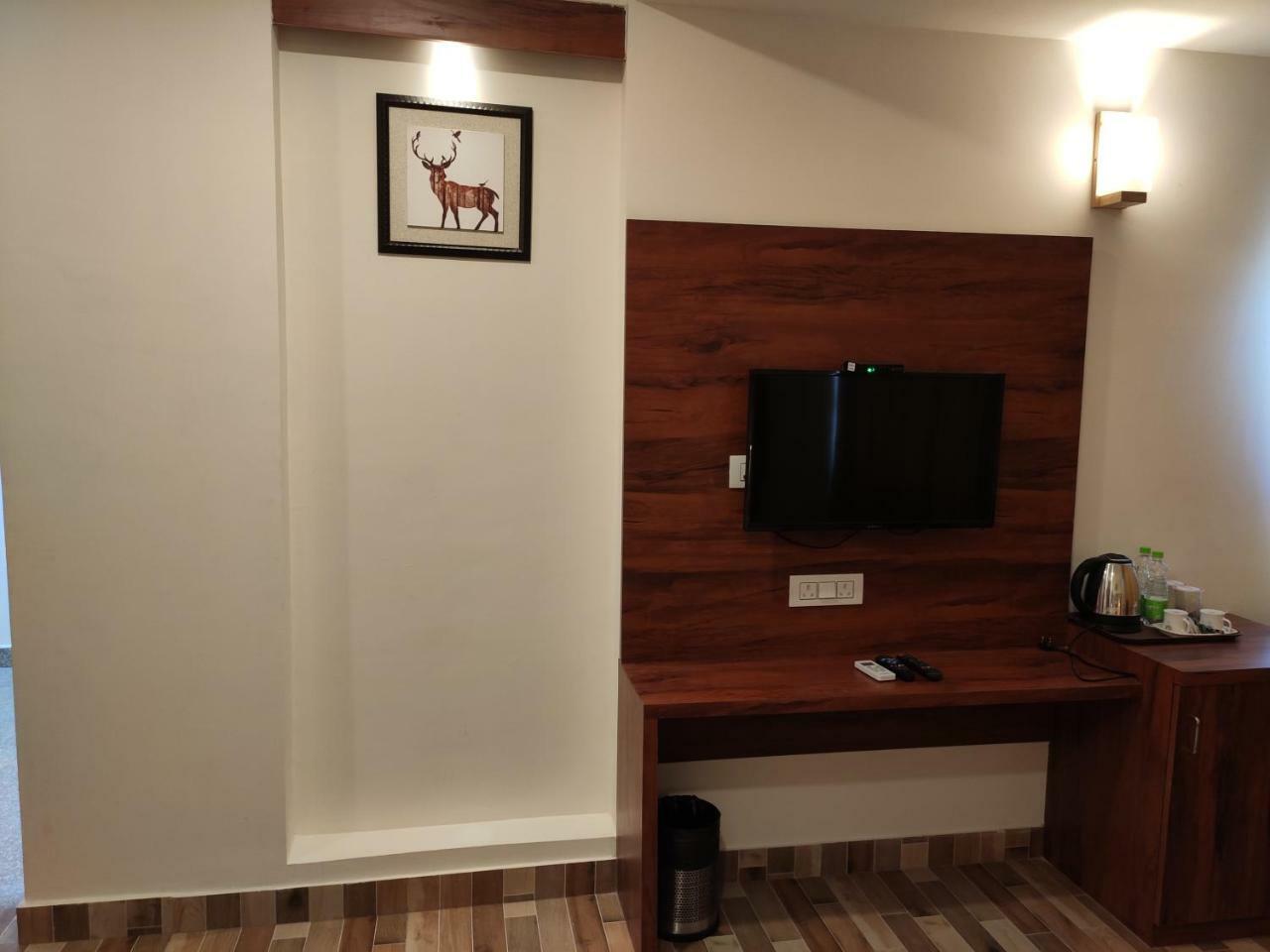 Red Crown Hotel Нью-Дели Экстерьер фото