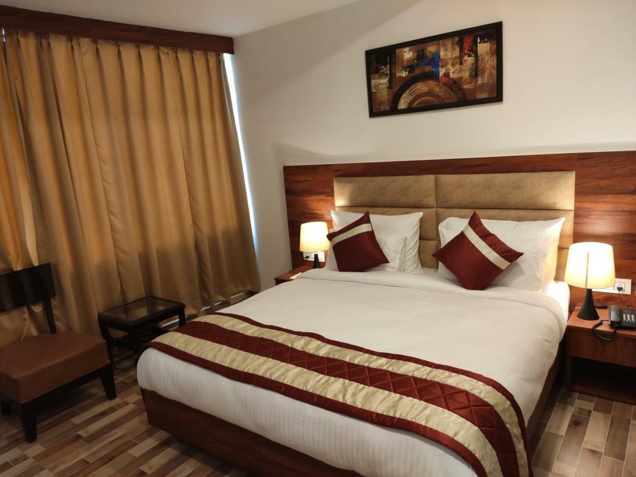 Red Crown Hotel Нью-Дели Экстерьер фото