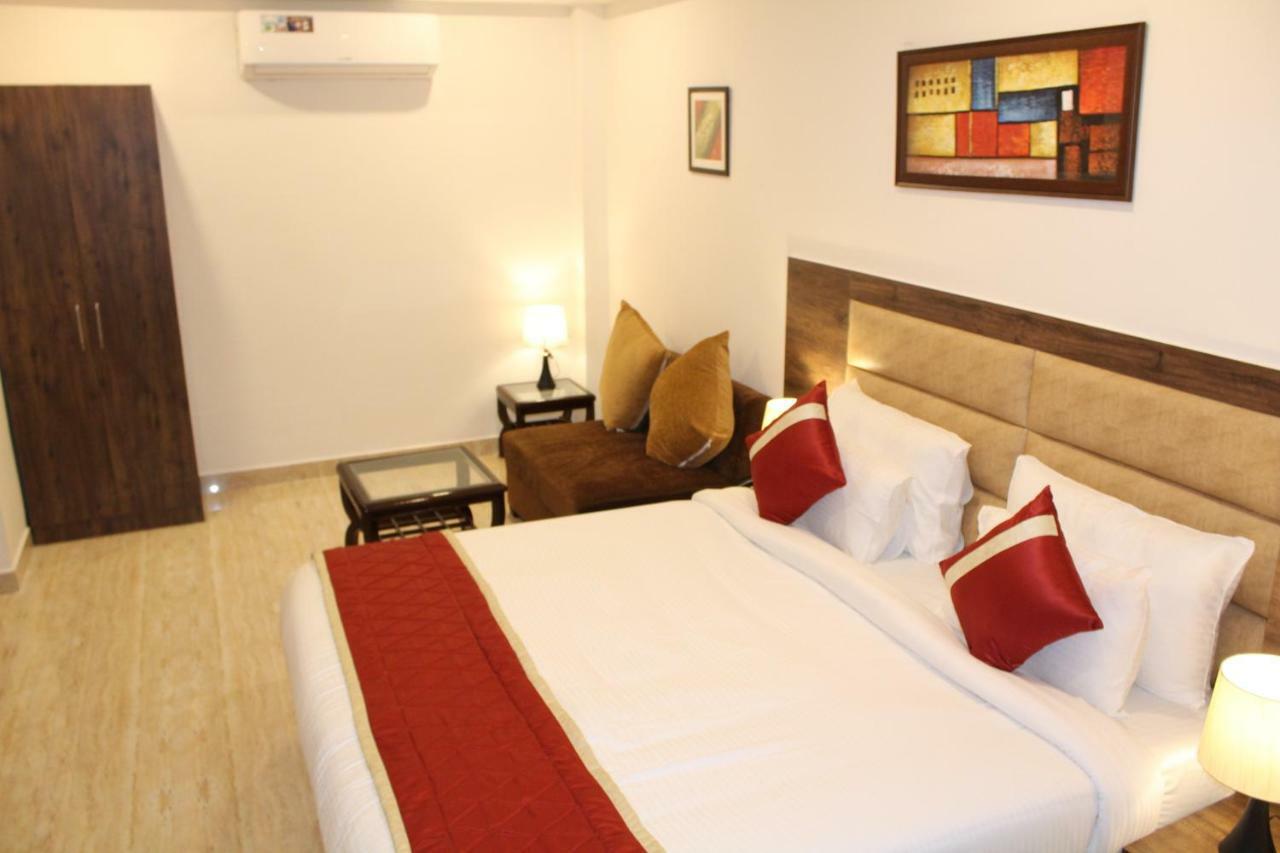 Red Crown Hotel Нью-Дели Экстерьер фото