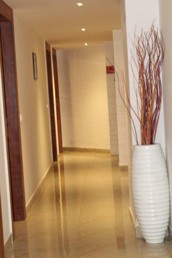 Red Crown Hotel Нью-Дели Экстерьер фото