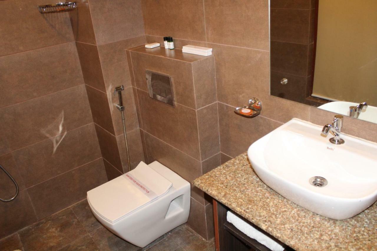 Red Crown Hotel Нью-Дели Экстерьер фото