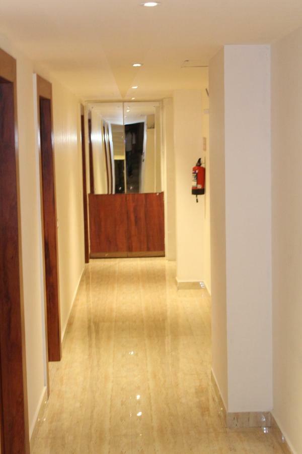 Red Crown Hotel Нью-Дели Экстерьер фото