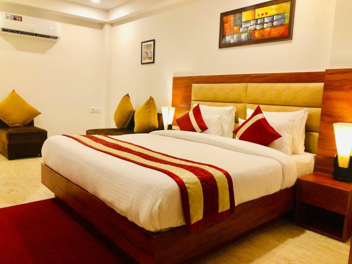 Red Crown Hotel Нью-Дели Экстерьер фото