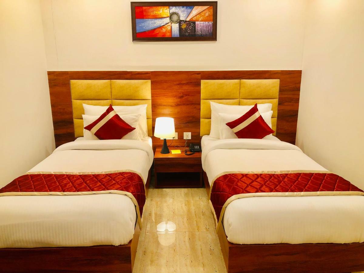Red Crown Hotel Нью-Дели Экстерьер фото