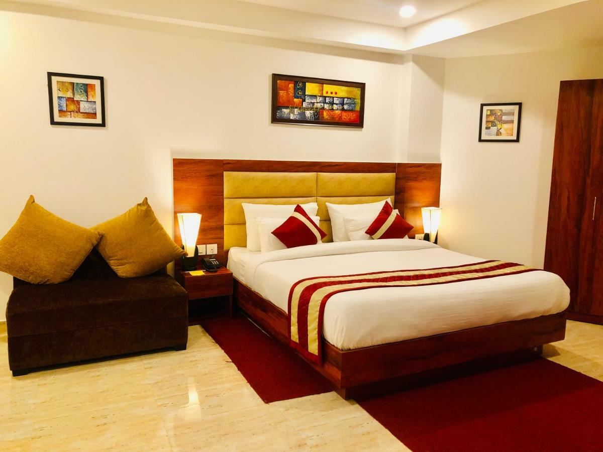 Red Crown Hotel Нью-Дели Экстерьер фото