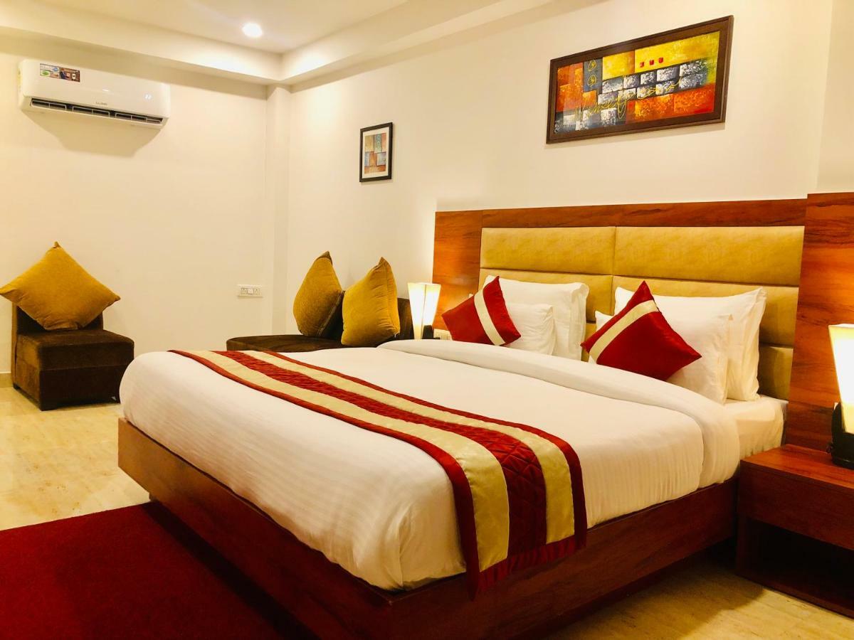 Red Crown Hotel Нью-Дели Экстерьер фото