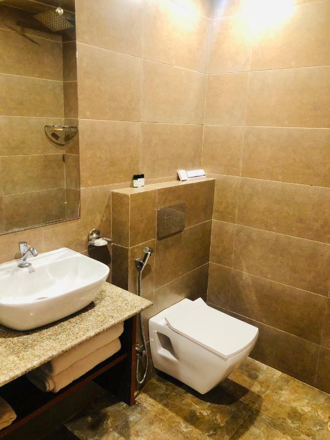 Red Crown Hotel Нью-Дели Экстерьер фото
