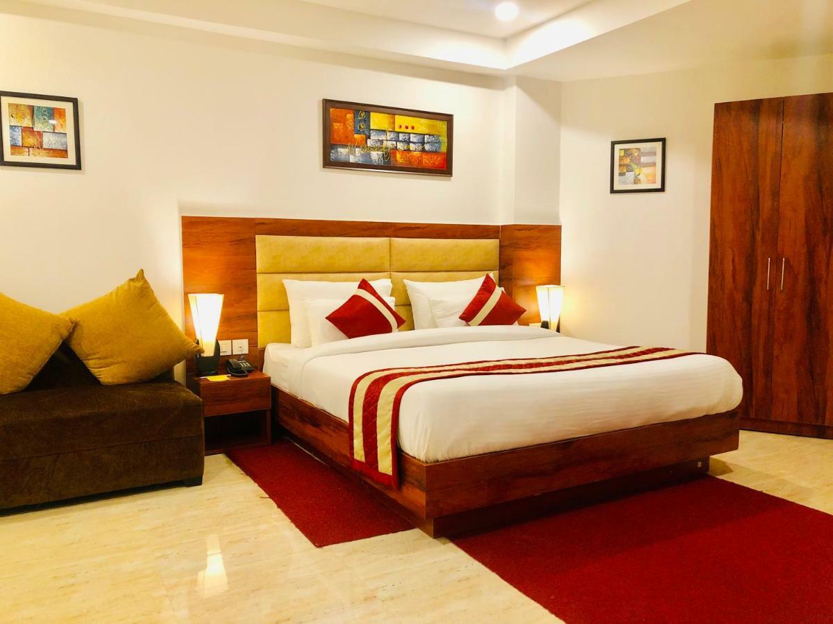 Red Crown Hotel Нью-Дели Экстерьер фото